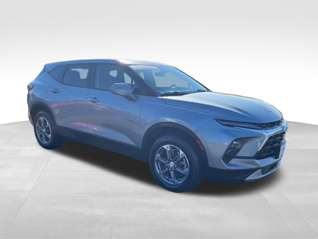 Used 2025 Gray Chevrolet LT image 7