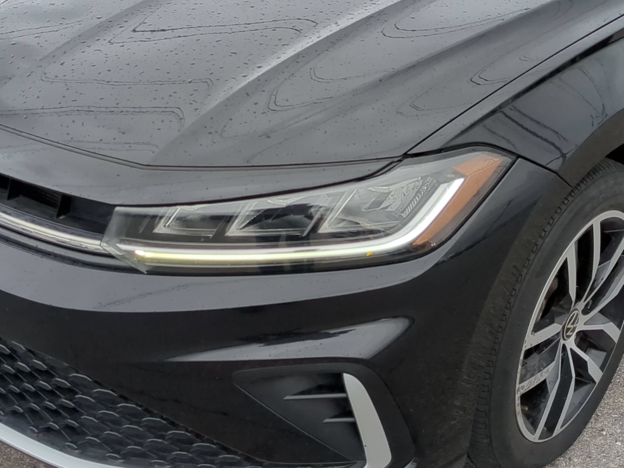 Used 2025 Gray Volkswagen SE image 10