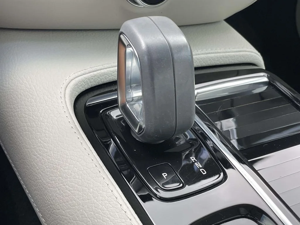 Used 2022 Thunder Grey Metallic Volvo R-Design Expression image 20