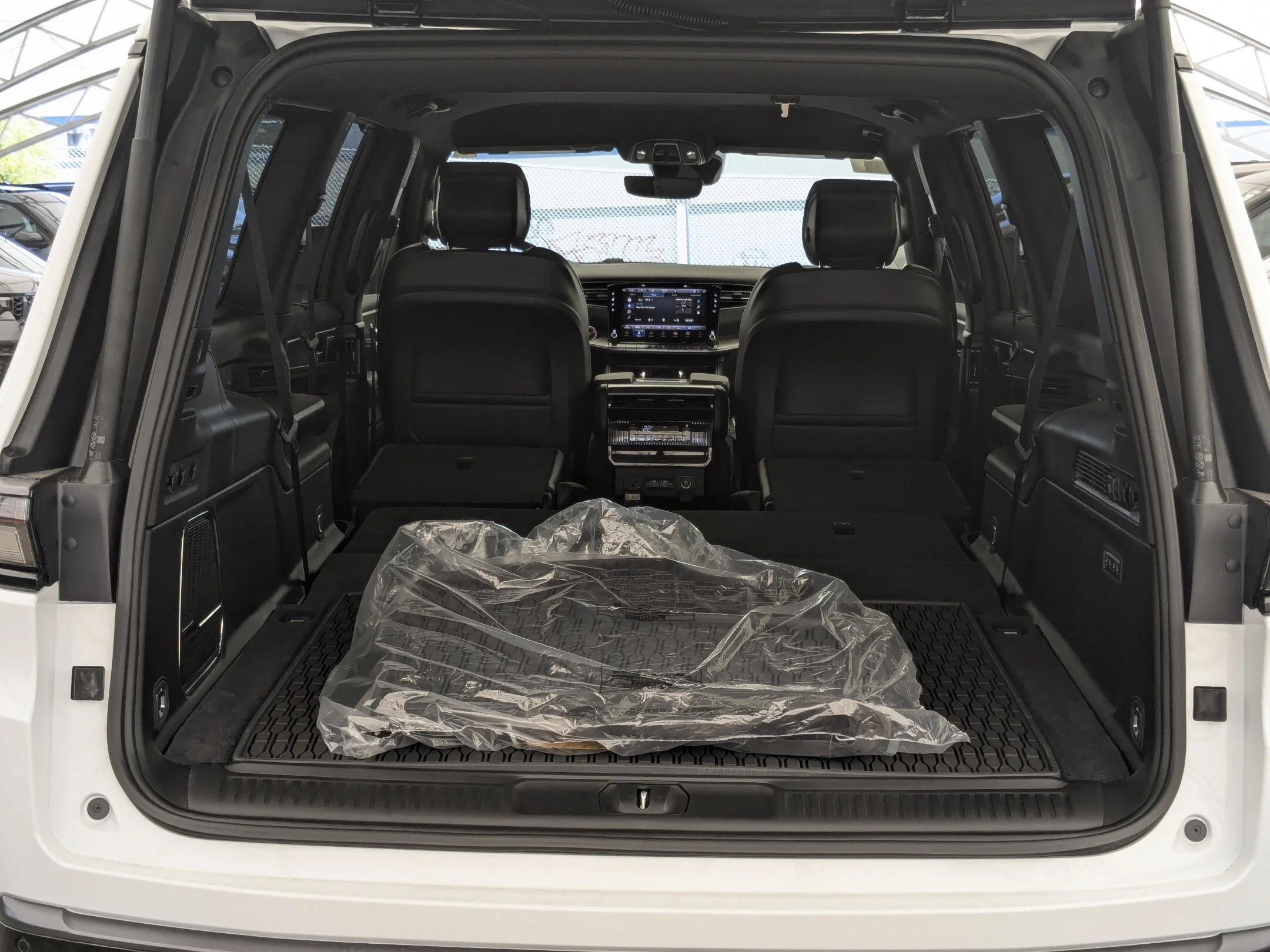 New 2026 White Jeep Limited Altitude - - HD Tow Pkg - Altitude Pkg - Quadra-Lift Air Susp - Nappa Leather & More! image 31