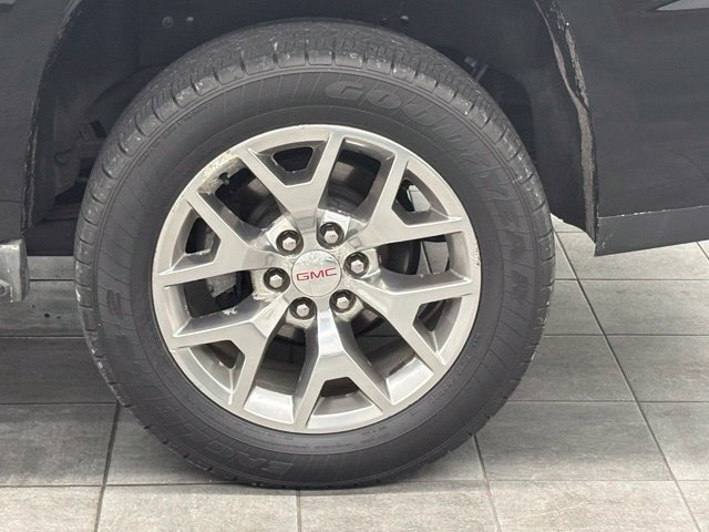 Used 2016 Black GMC SLT image 6