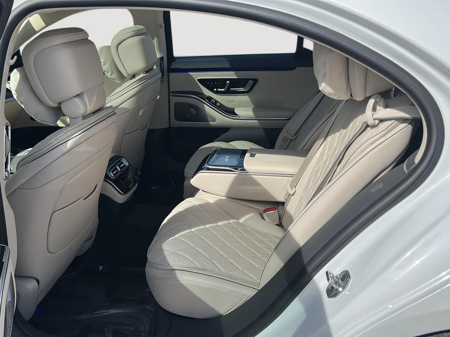 New 2026 MANUFAKTUR Moonlight White Metallic Mercedes-Benz S 580 image 26