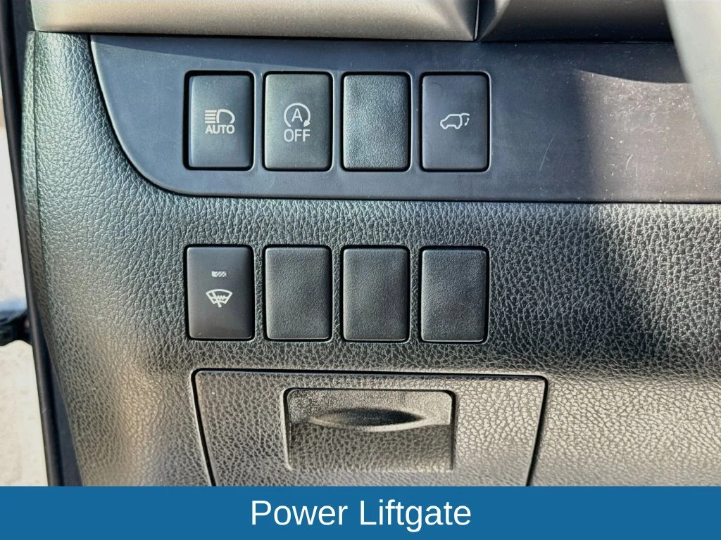Used 2018 Silver Toyota SE image 11