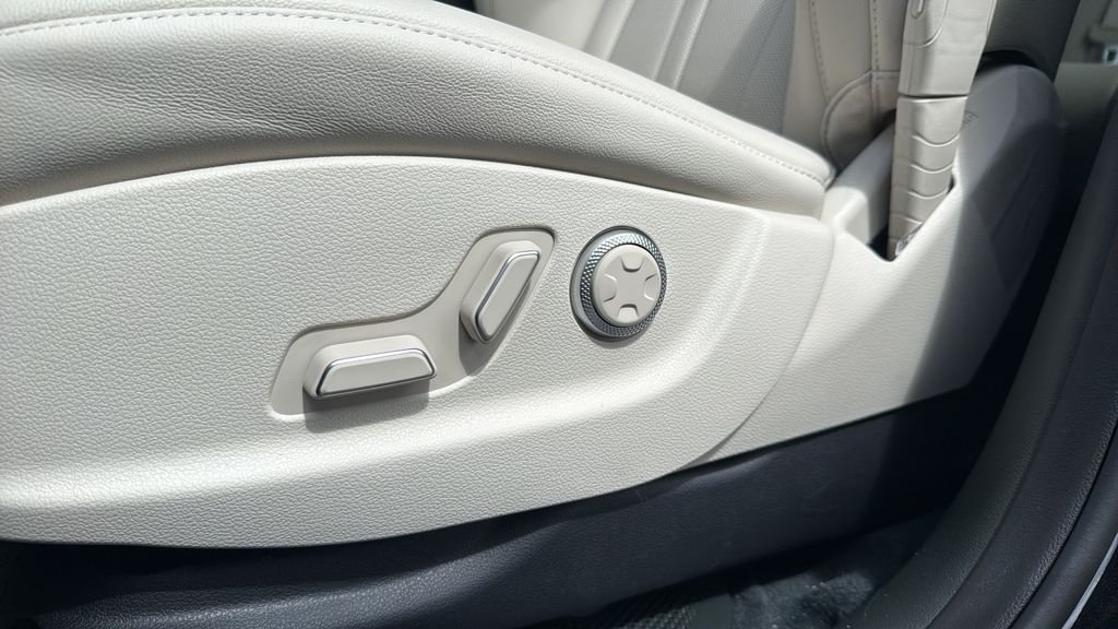 2026 GENESIS GV80 Standard - Photo 19