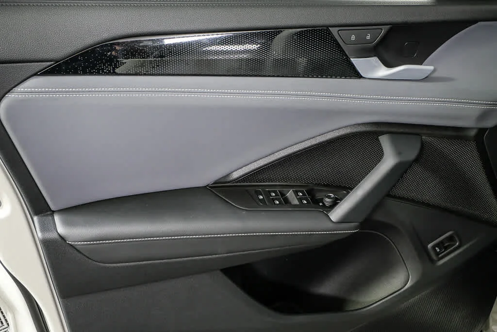 New 2026 Sandstone w/Deep Black Roof Volkswagen SE R-Line Black image 6