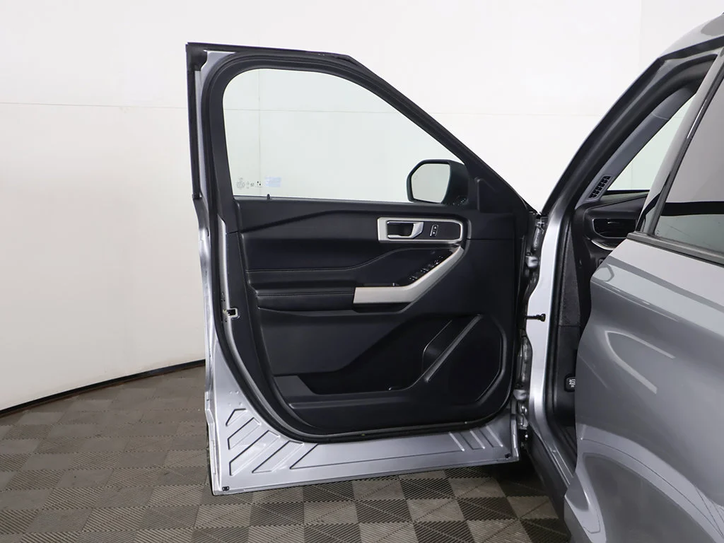 Used 2022 Silver Ford XLT image 19