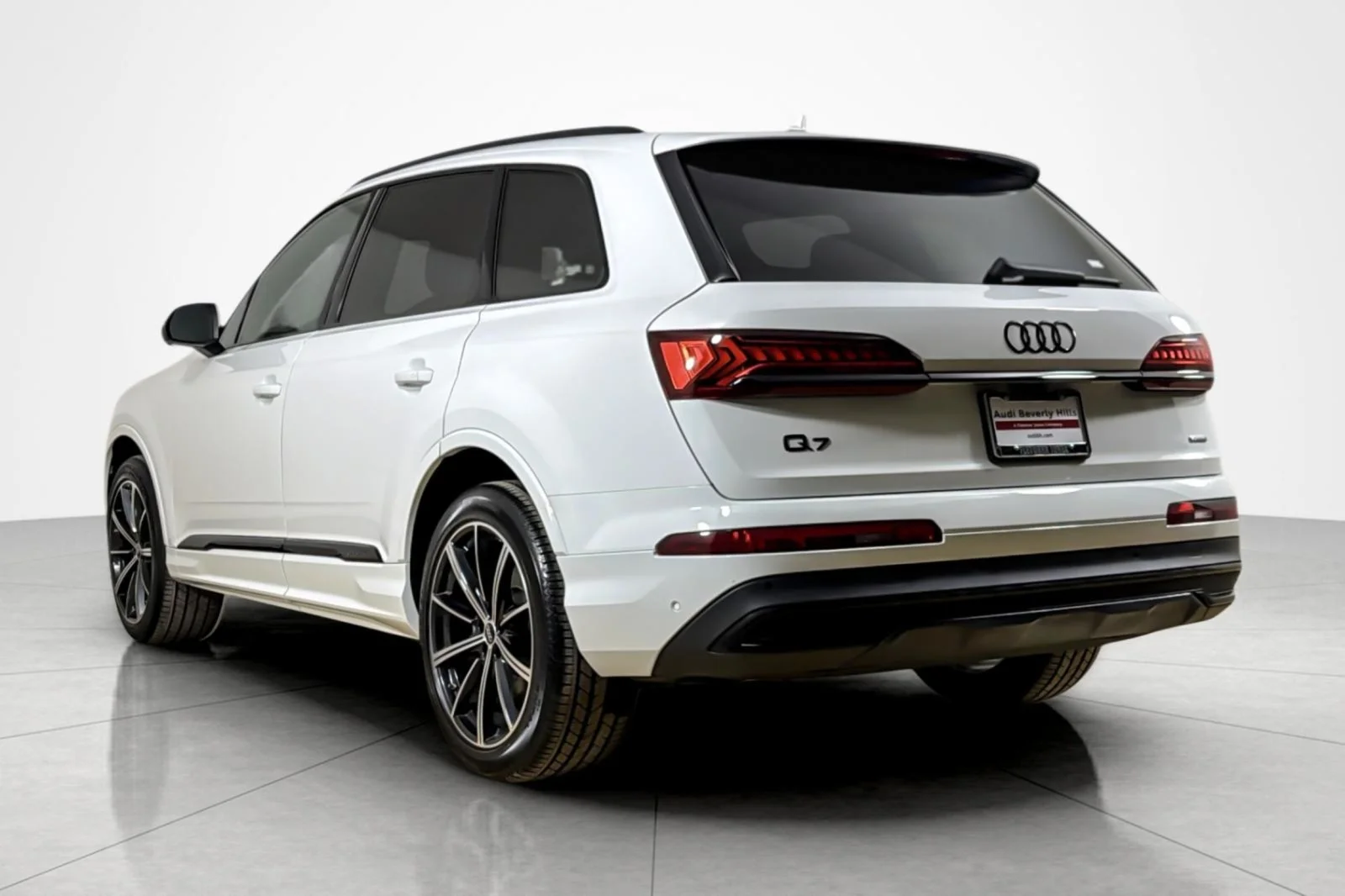 Used 2022 Carrara White Audi Premium Plus 55 TFSI quattro image 3