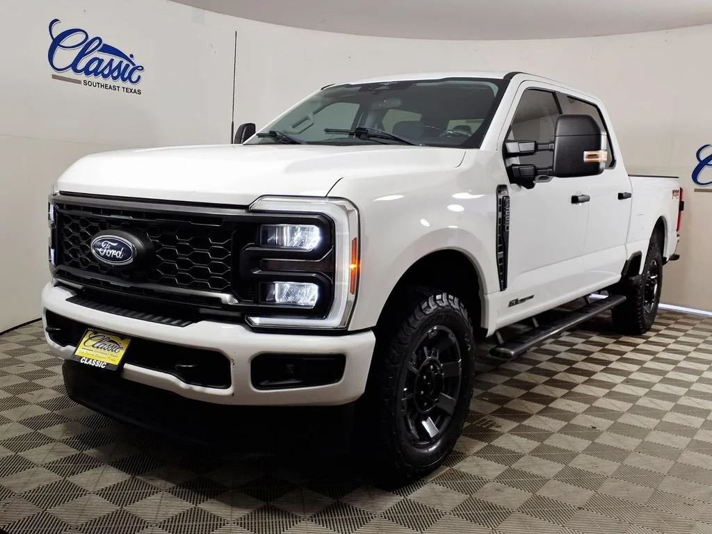 Used 2023 White Ford XL image 6
