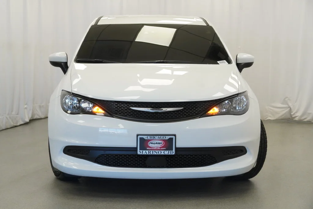Used 2023 White Chrysler LX image 12