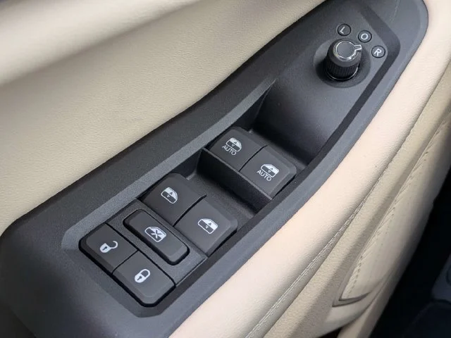 New 2027 White Jeep Limited image 22