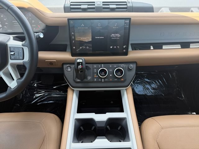 Certified Used 2025 Green Land Rover X-Dynamic SE image 15