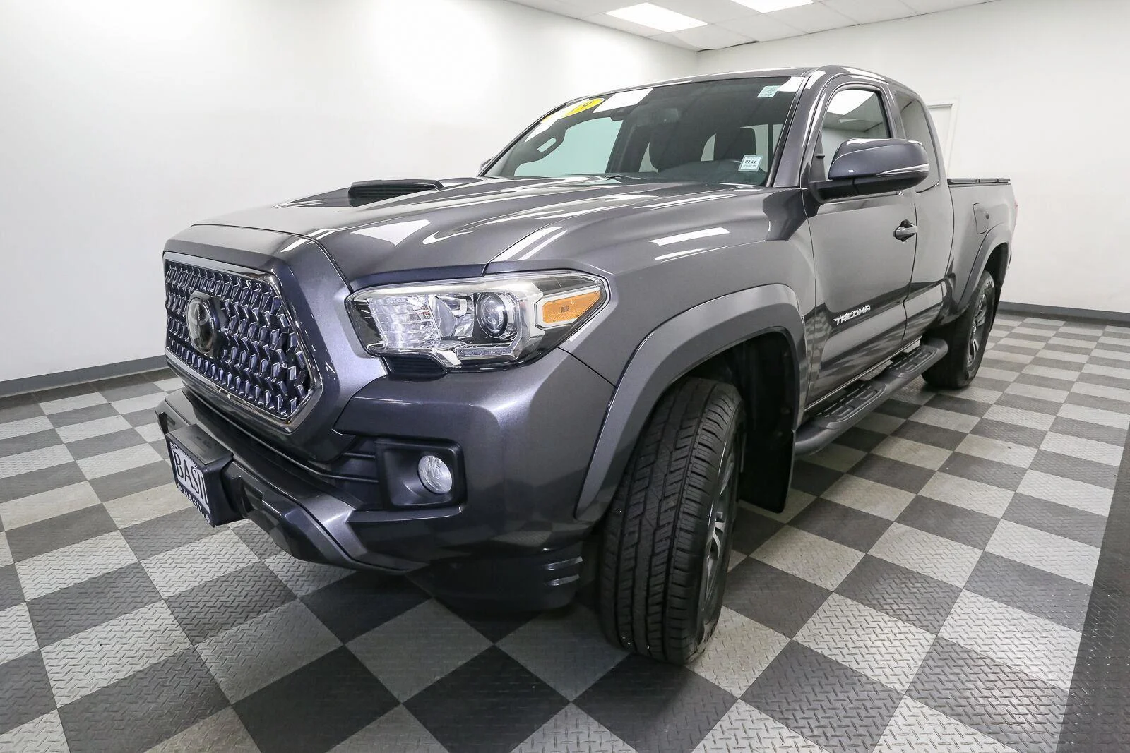 Used 2019 Magnetic Gray Metallic Toyota SR5 image 4