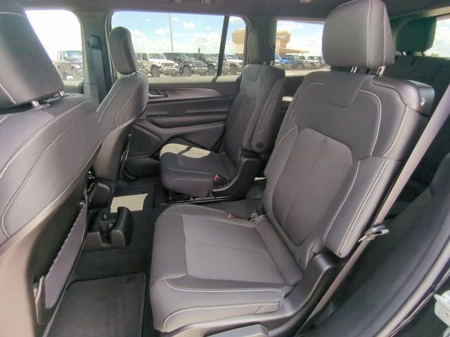 New 2026 Diamond Black Crystal Pearl-Coat Exterior Paint Jeep Laredo image 17