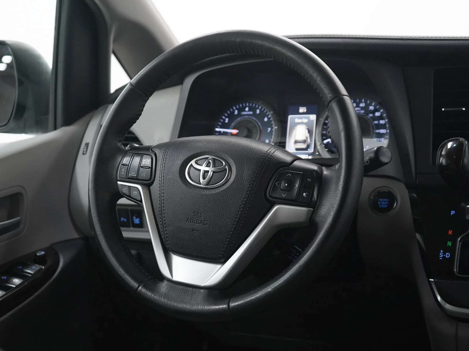 Used 2017 White Toyota XLE image 15
