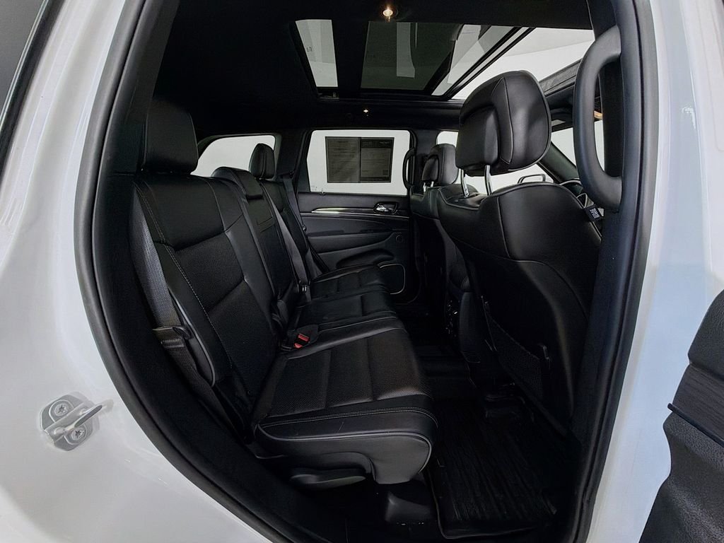 Used 2019 Ivory 3-Coat Jeep Overland image 29