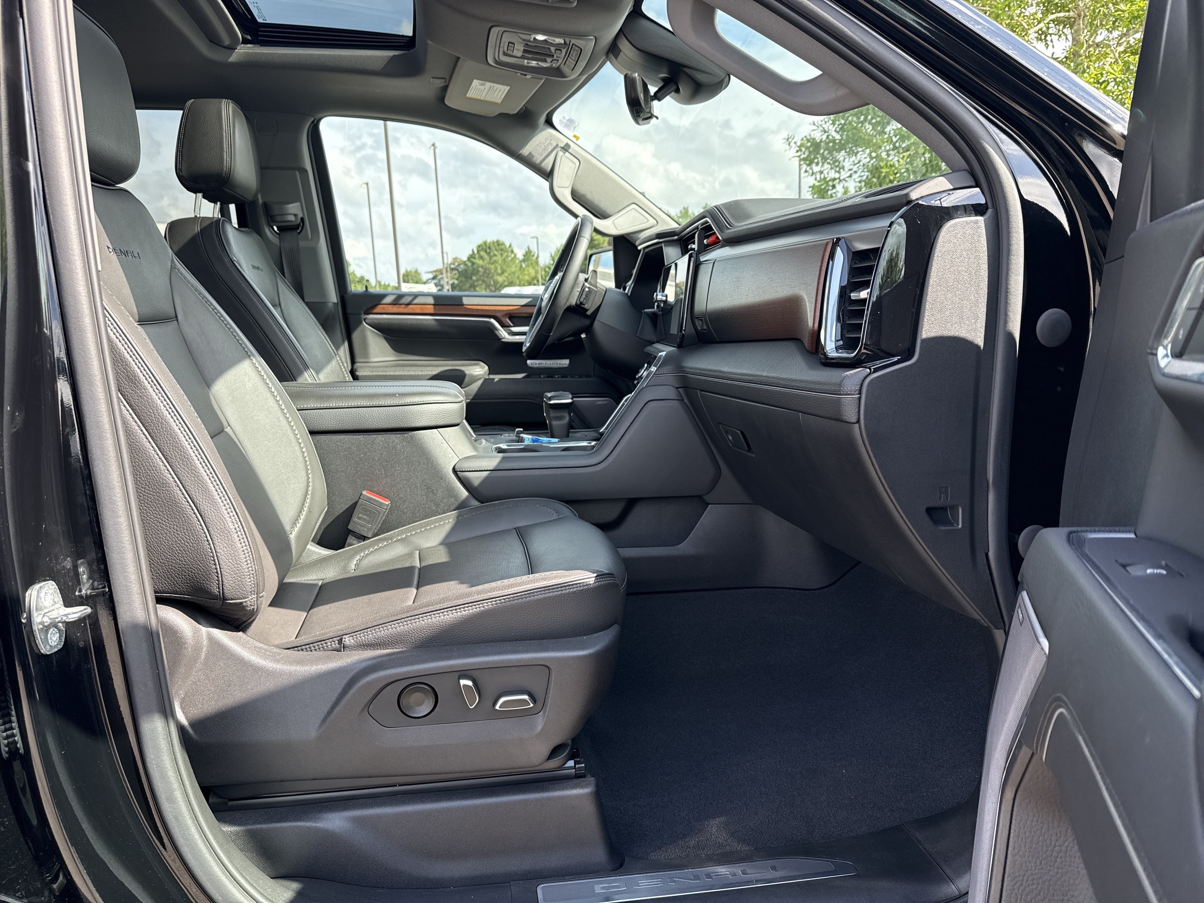 Used 2023 Onyx Black GMC Denali image 14