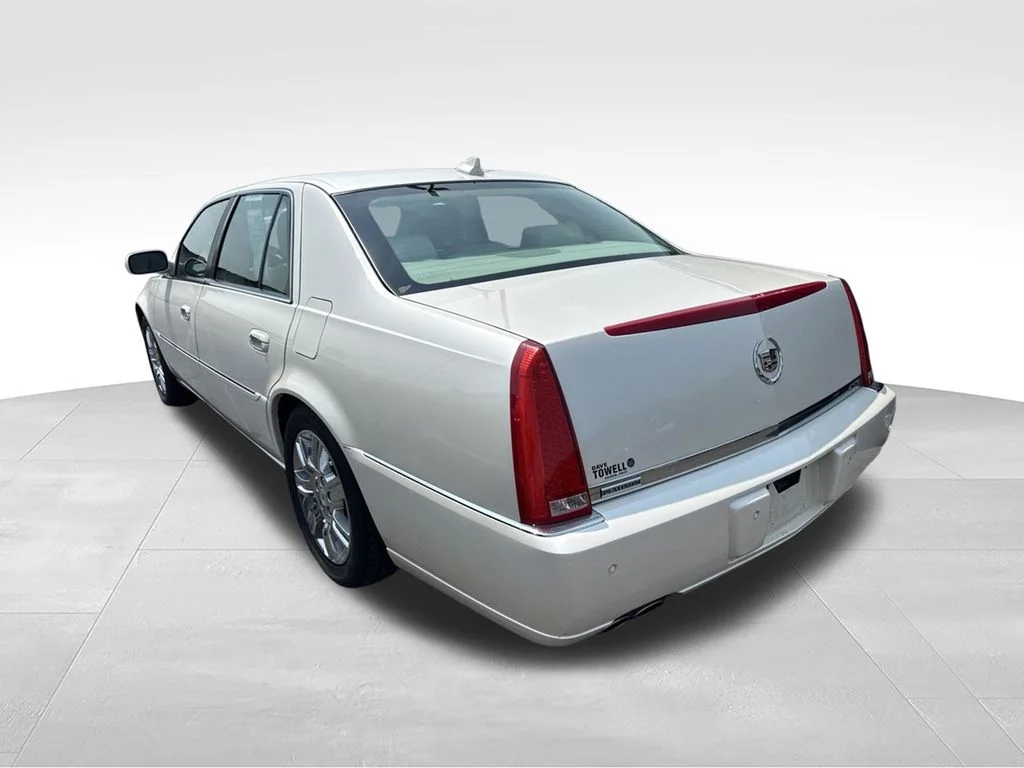 Used 2011 White Cadillac Platinum image 4