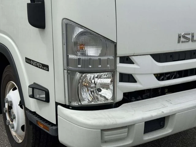 Used 2020 White Isuzu 200 image 5