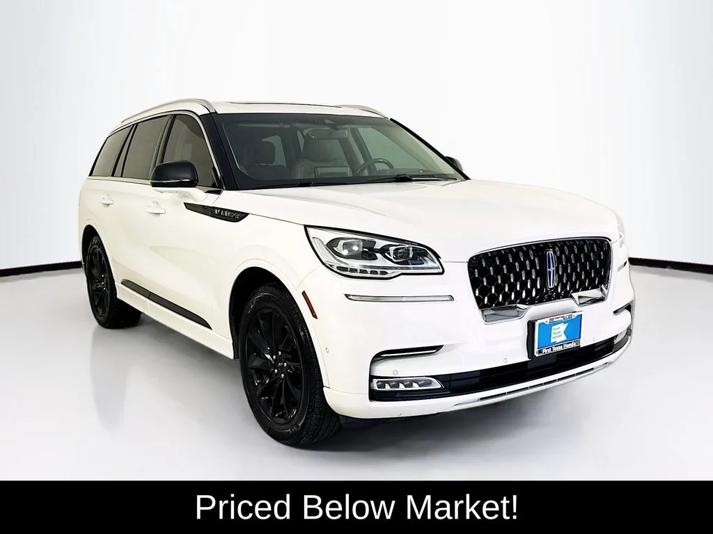 Used 2020 White Metallic Lincoln Grand Touring image 1