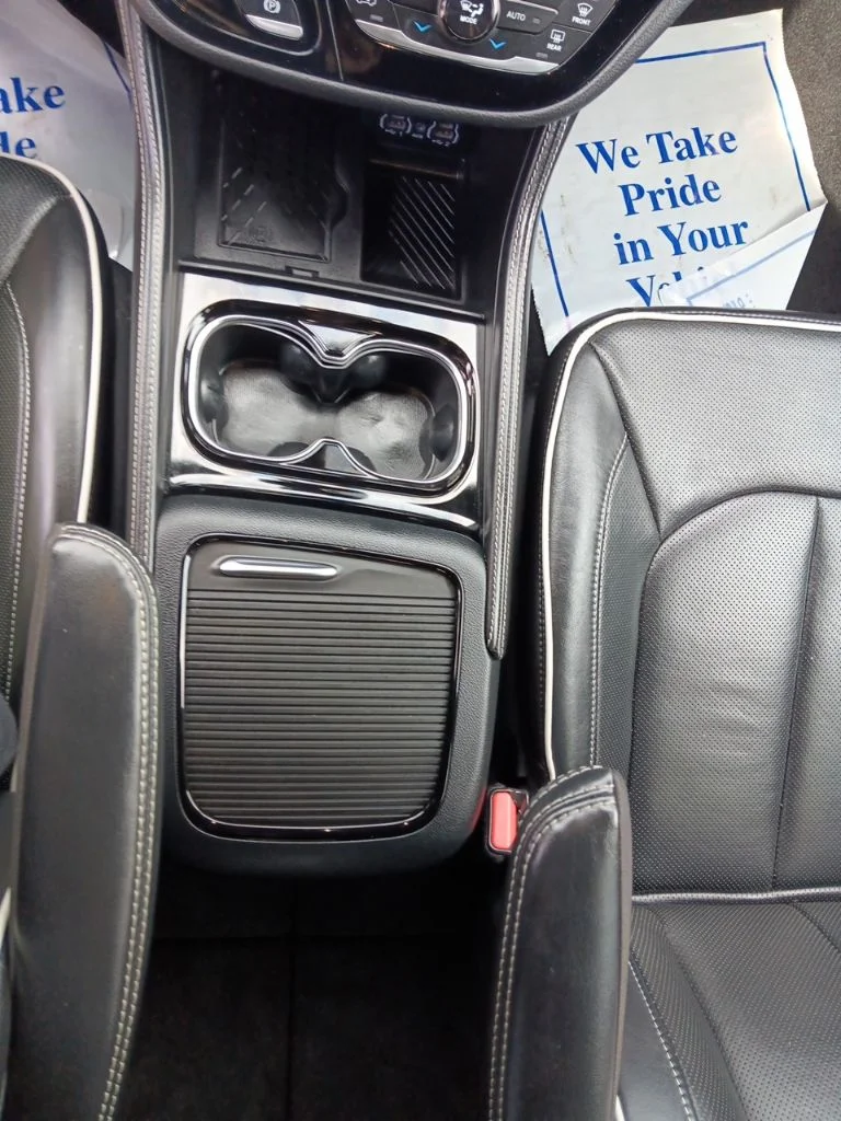 Used 2025 Diamond Black Crystal Pearlcoat Chrysler Limited image 26