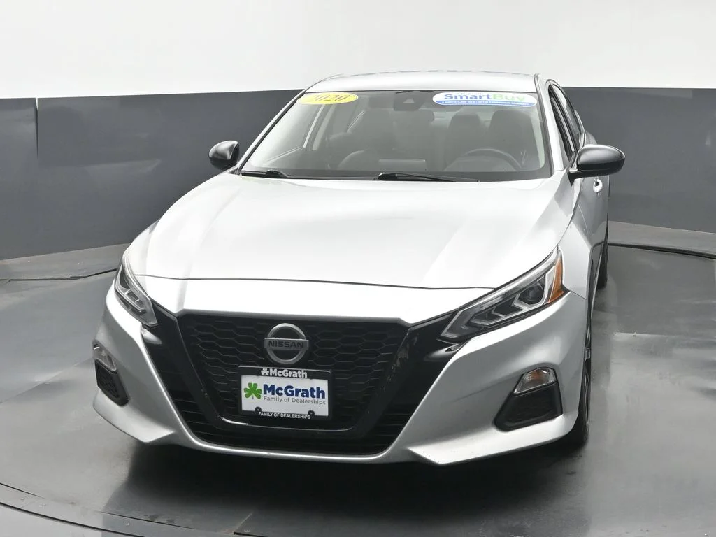 Used 2020 Silver Nissan 2.5 SR image 21