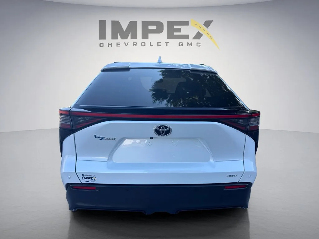Used 2024 White Toyota XLE image 4