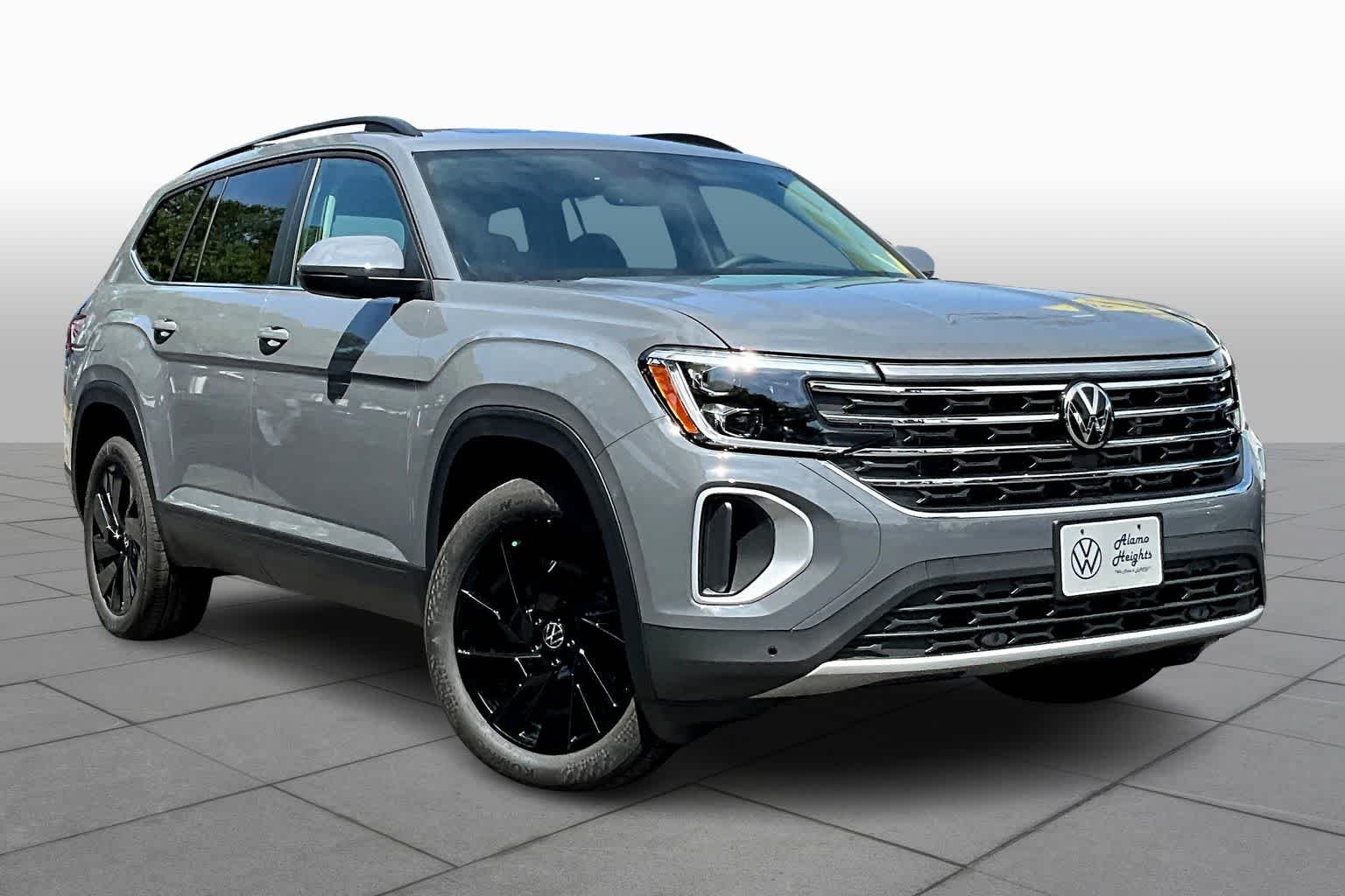 New 2026 Pure Gray Volkswagen 2.0T SE W/TECHNOLOGY image 2