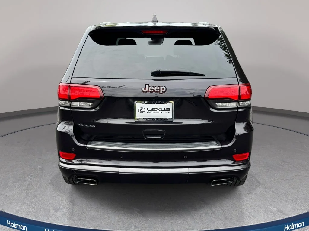 Used 2018 Red Jeep Overland image 7
