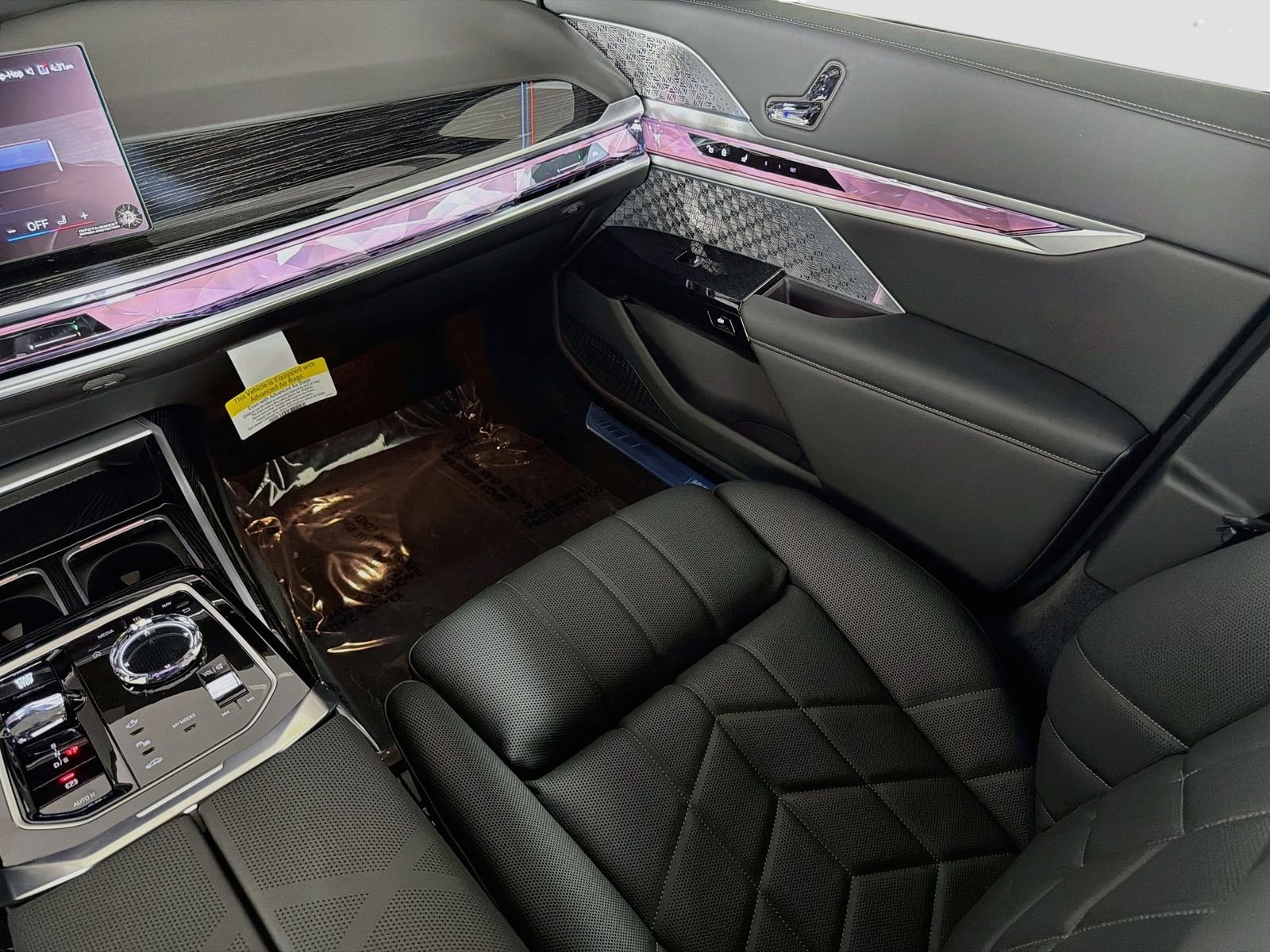 New 2026 Black Sapphire Metallic BMW 750e xDrive image 25