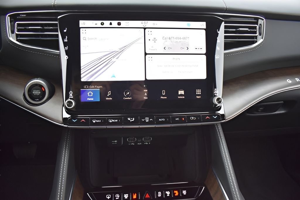 Used 2023 Black Jeep Base image 17