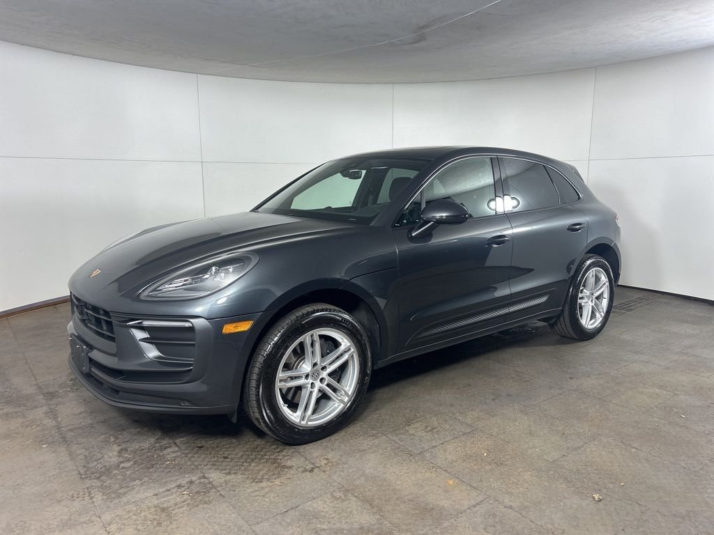 2025 Porsche Macan's photo