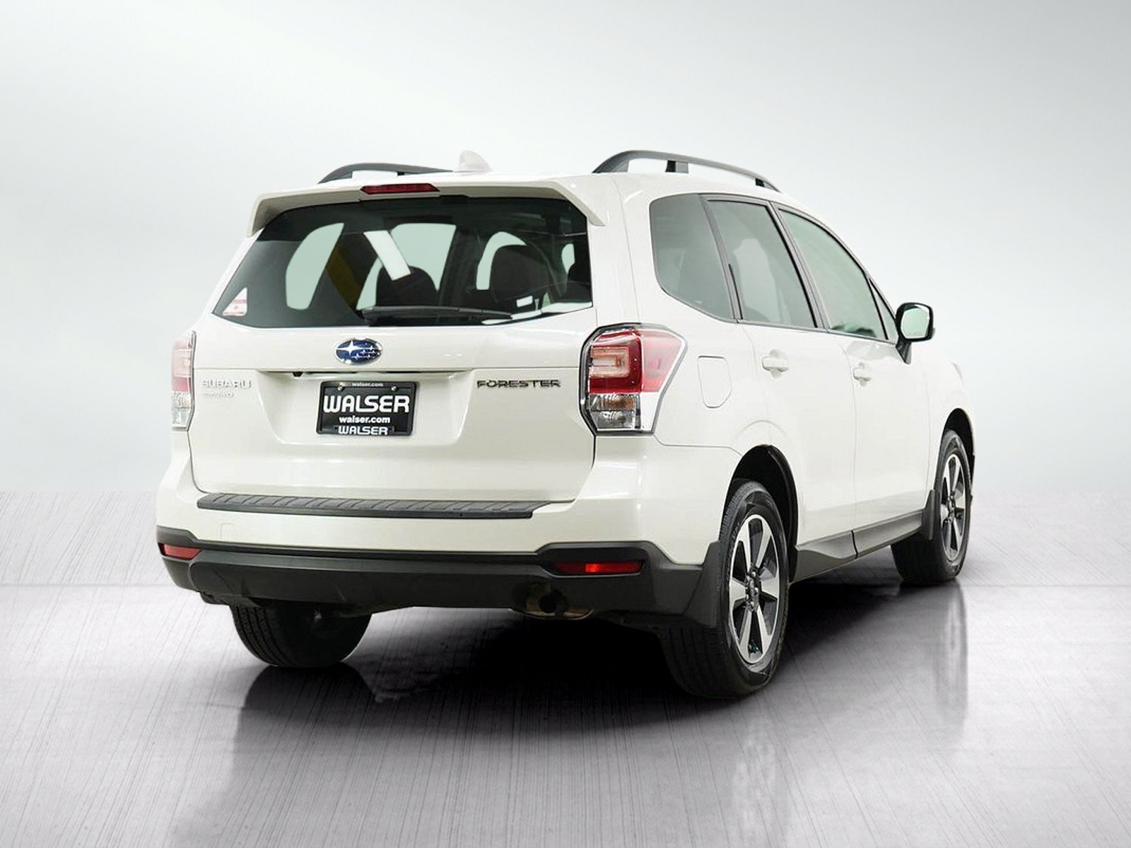 Used 2018 Crystal White Pearl Subaru 2.5i Premium image 5
