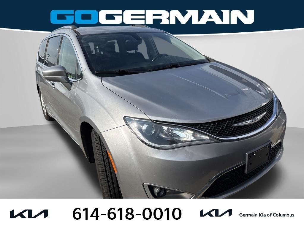 Used 2018 Silver Chrysler Touring L image 6
