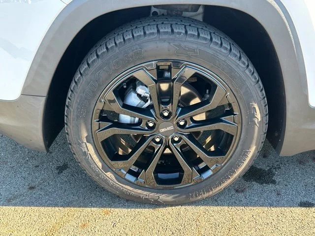 Used 2020 White GMC SLE image 15