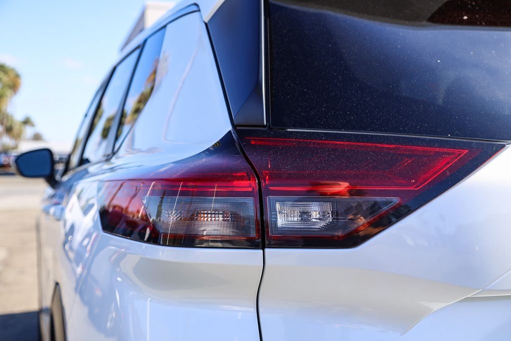 2024 Nissan Rogue SV - Photo 7