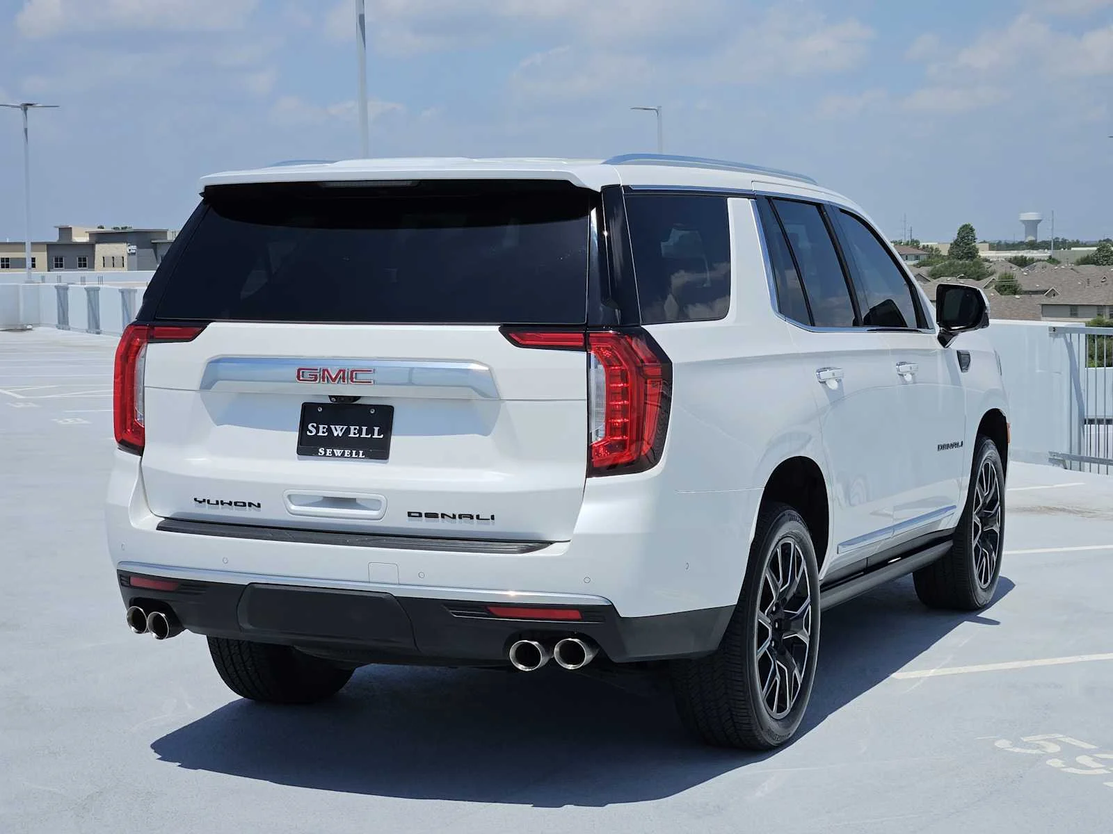 Used 2023 White Frost Tricoat GMC Denali image 5