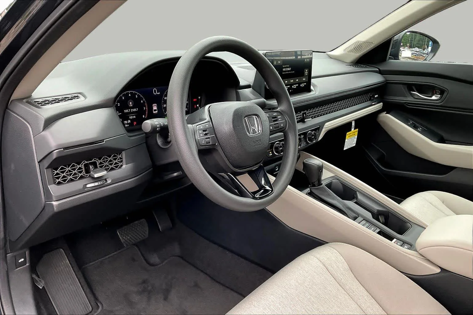 New 2026 Meteorite Gray Metallic Honda SE image 8