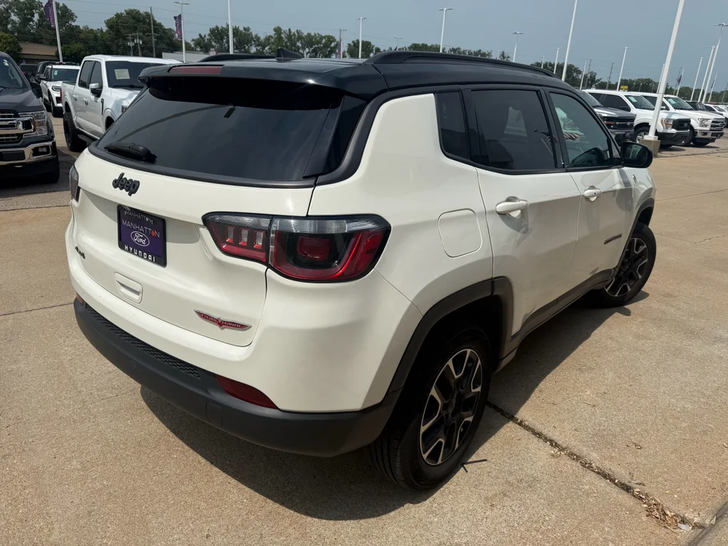 Used 2020 White Clearcoat Jeep Trailhawk image 10