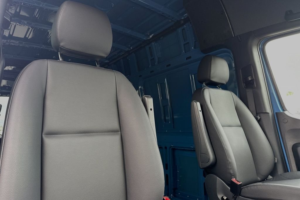 Used 2024 Blue Mercedes-Benz Cargo 144 WB image 17