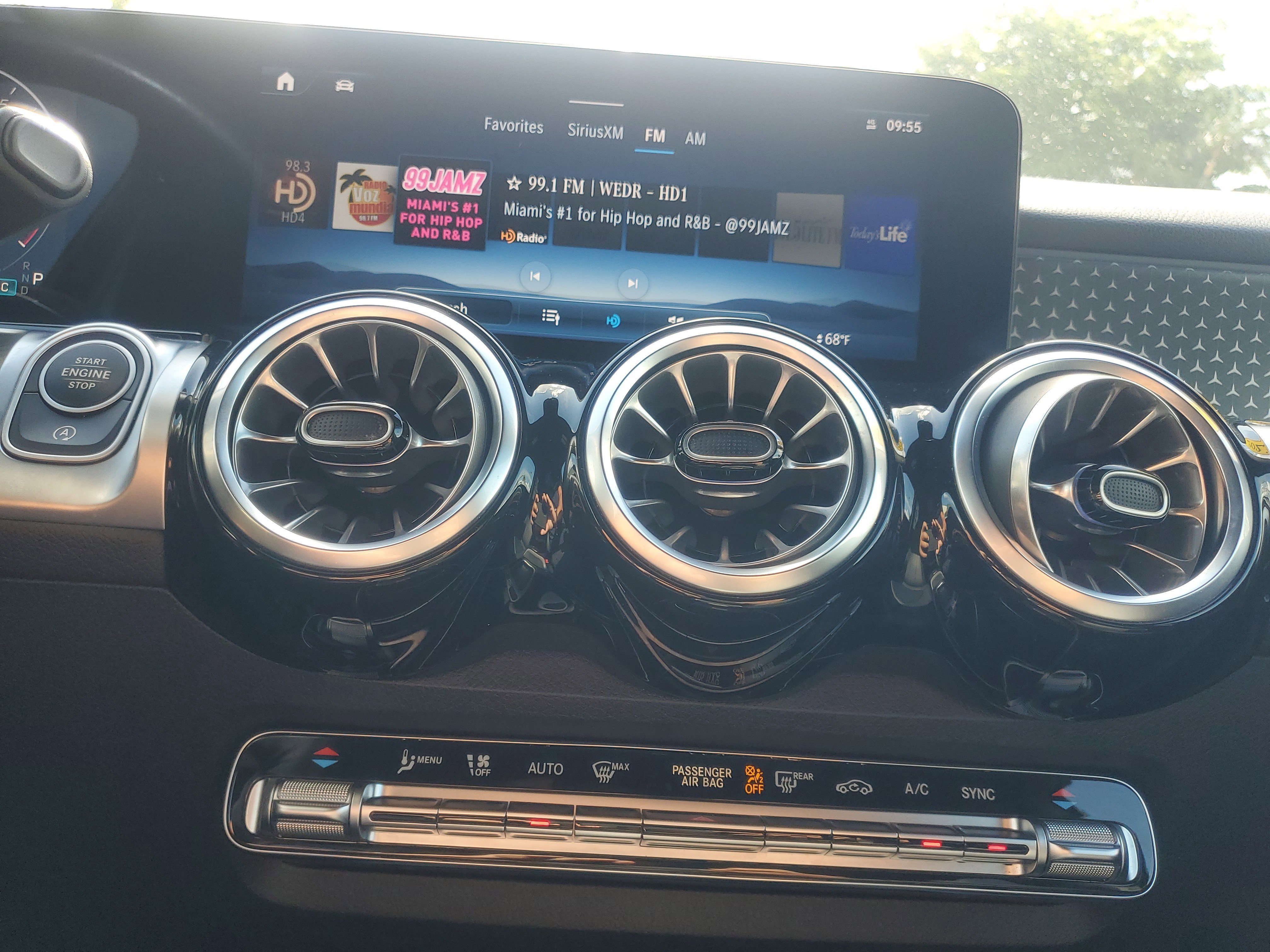 Used 2025 Black Mercedes-Benz GLB 250 image 25