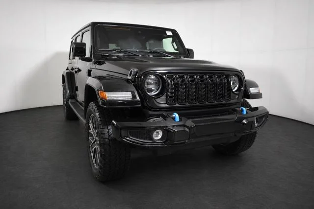Used 2024 Black Jeep High Altitude 4xe image 3