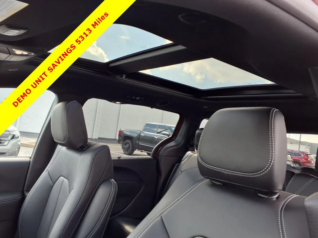 2026 Chrysler Pacifica Select - Photo 14