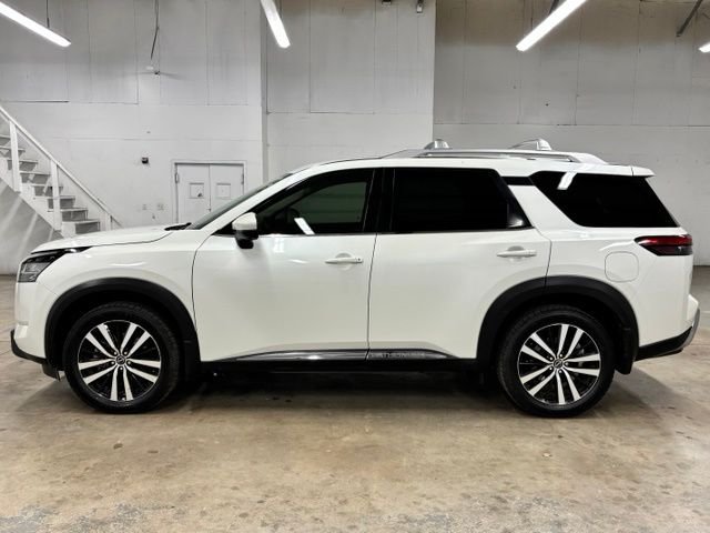 Used 2023 White Nissan Platinum image 4