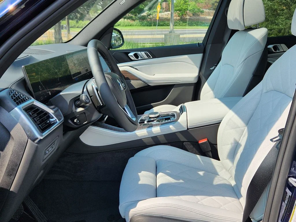 New 2026 Tanzanite Blue II Metallic BMW xDrive50e image 10