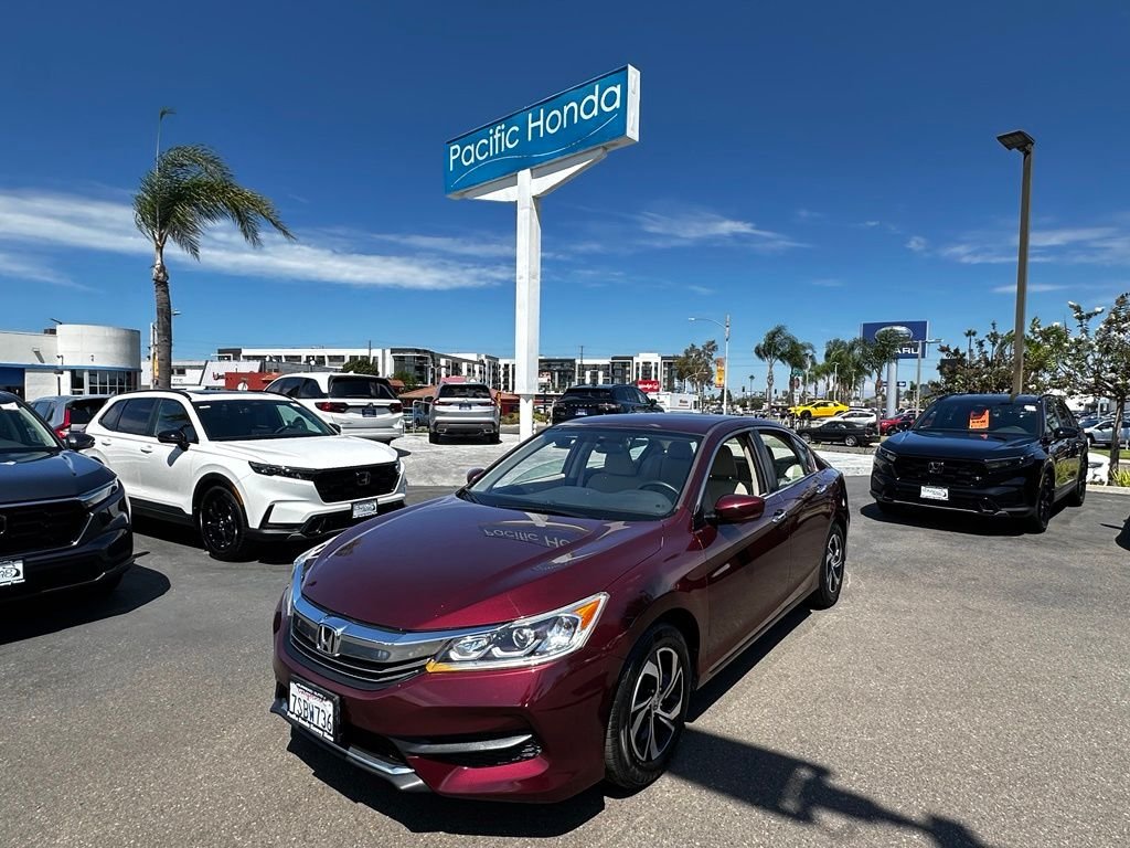Used 2016  Honda LX image 2