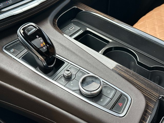 Used 2022 White Cadillac Sport image 33