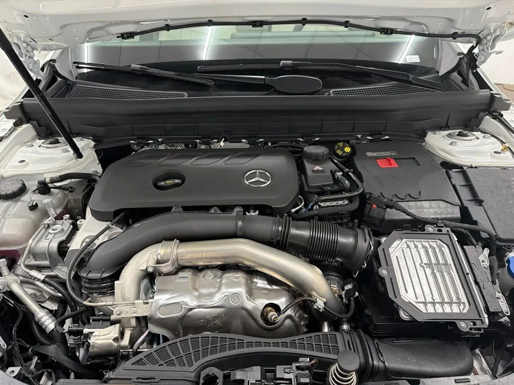 New 2026 White Mercedes-Benz GLB 250 image 30