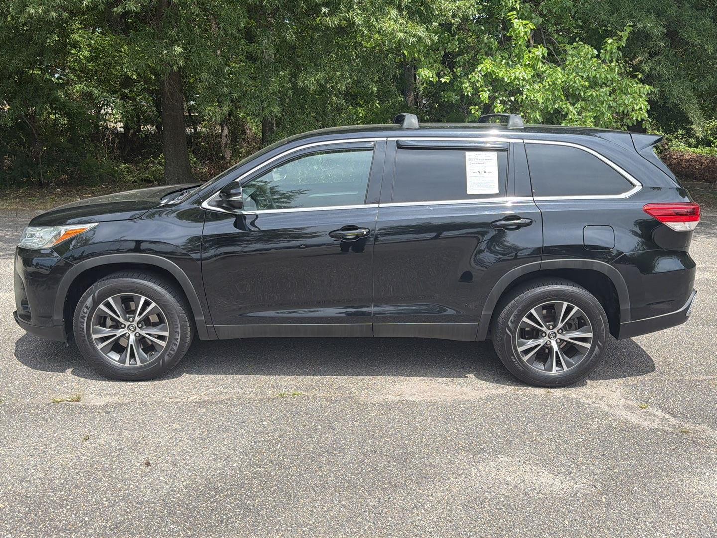 Used 2019  Toyota LE image 2