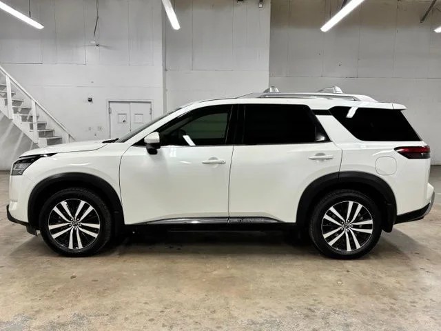 Used 2023 White Nissan Platinum image 4