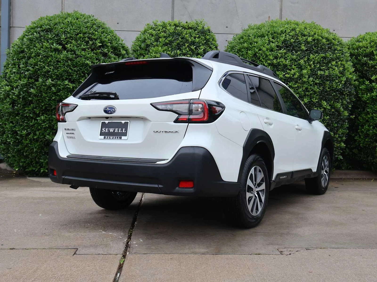 Used 2025 Crystal White Pearl Subaru Premium image 10
